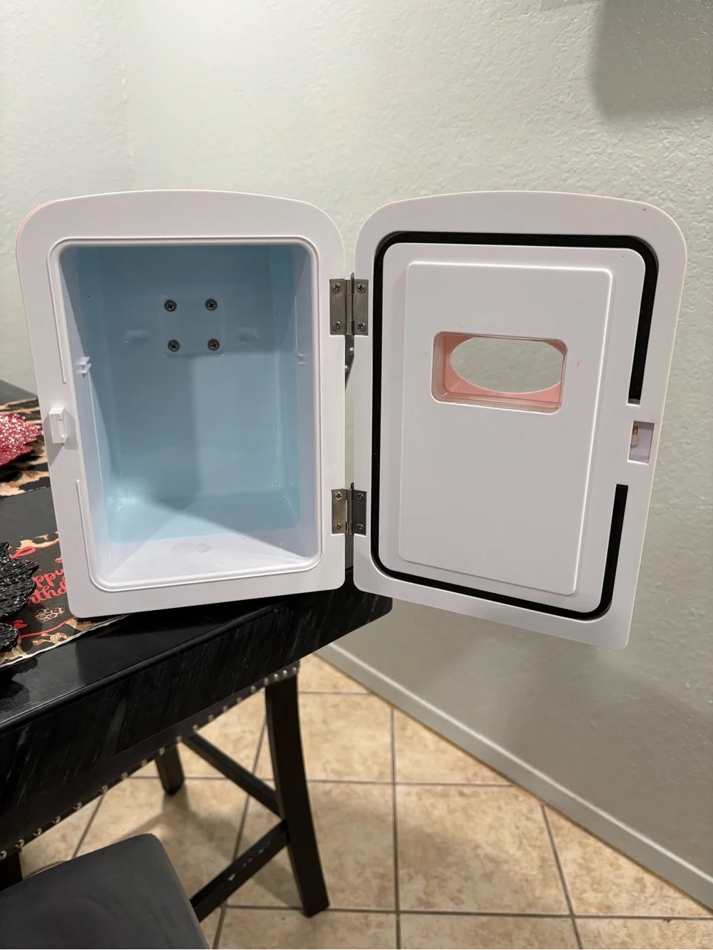 Frigidaire Pink Mini Fridge Cosmetic Cooler or beverages Fits 6 cans.